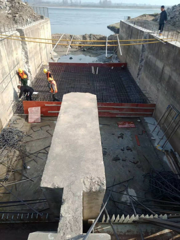 ���̰���